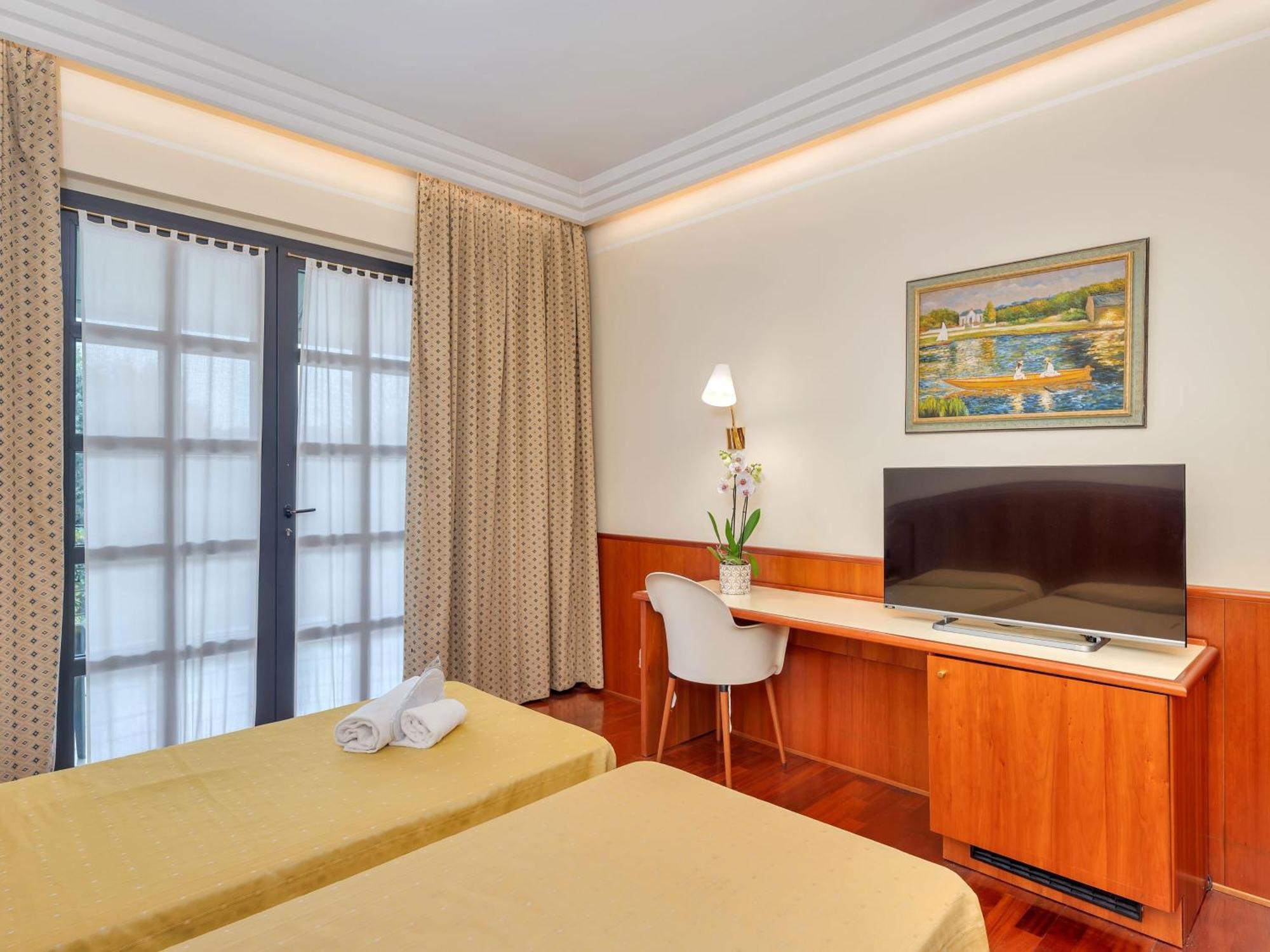 B&B Hotels Hotel Prestige Ornago Esterno foto