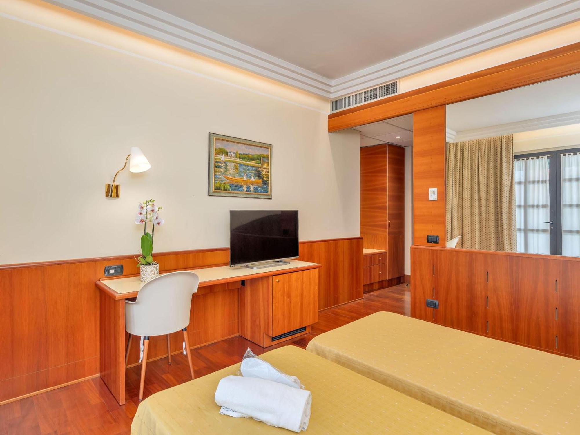 B&B Hotels Hotel Prestige Ornago Esterno foto