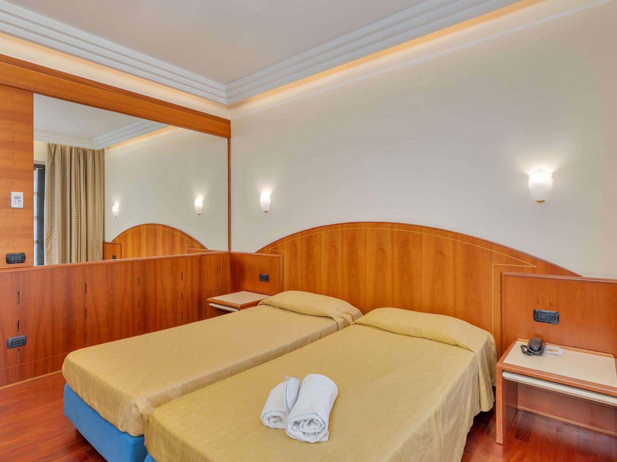 B&B Hotels Hotel Prestige Ornago Esterno foto