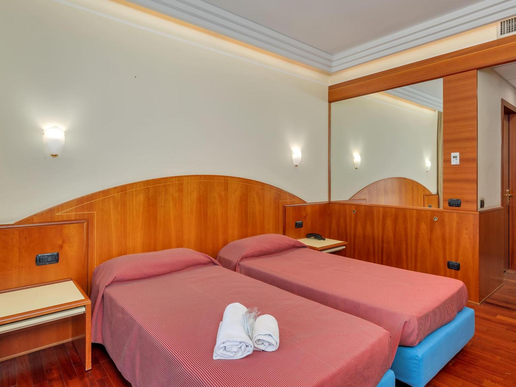 B&B Hotels Hotel Prestige Ornago Esterno foto