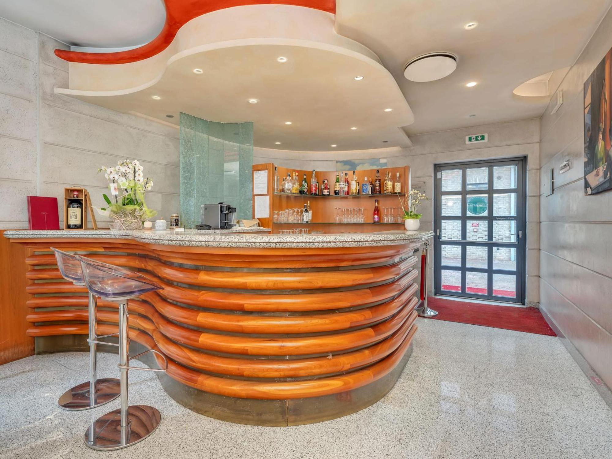 B&B Hotels Hotel Prestige Ornago Esterno foto