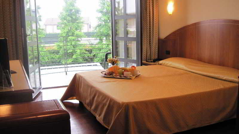 B&B Hotels Hotel Prestige Ornago Esterno foto