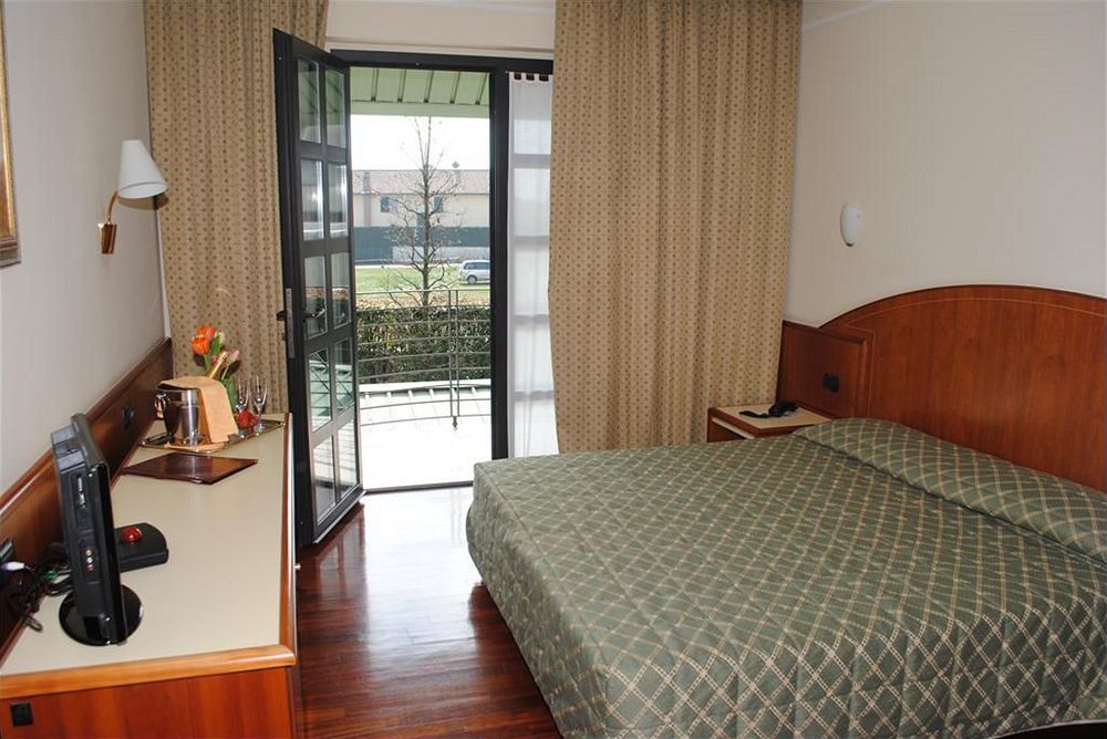 B&B Hotels Hotel Prestige Ornago Esterno foto