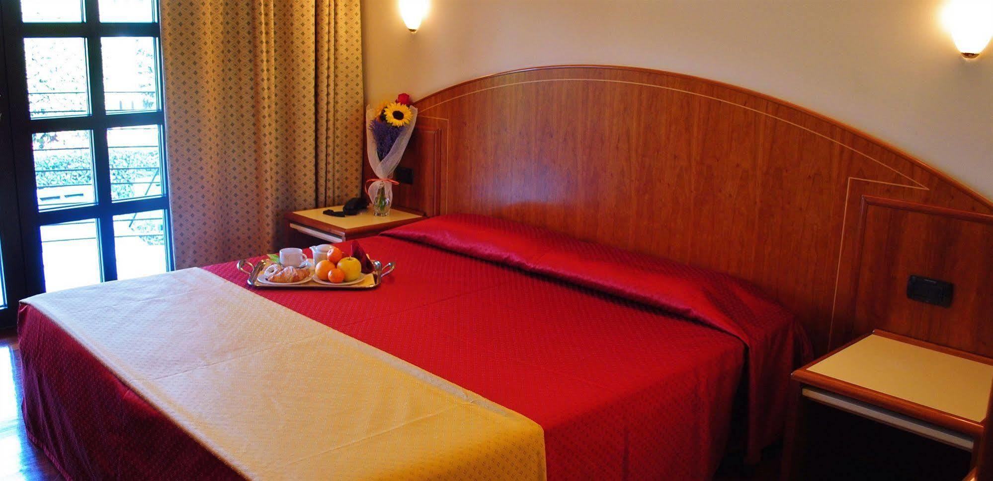 B&B Hotels Hotel Prestige Ornago Esterno foto