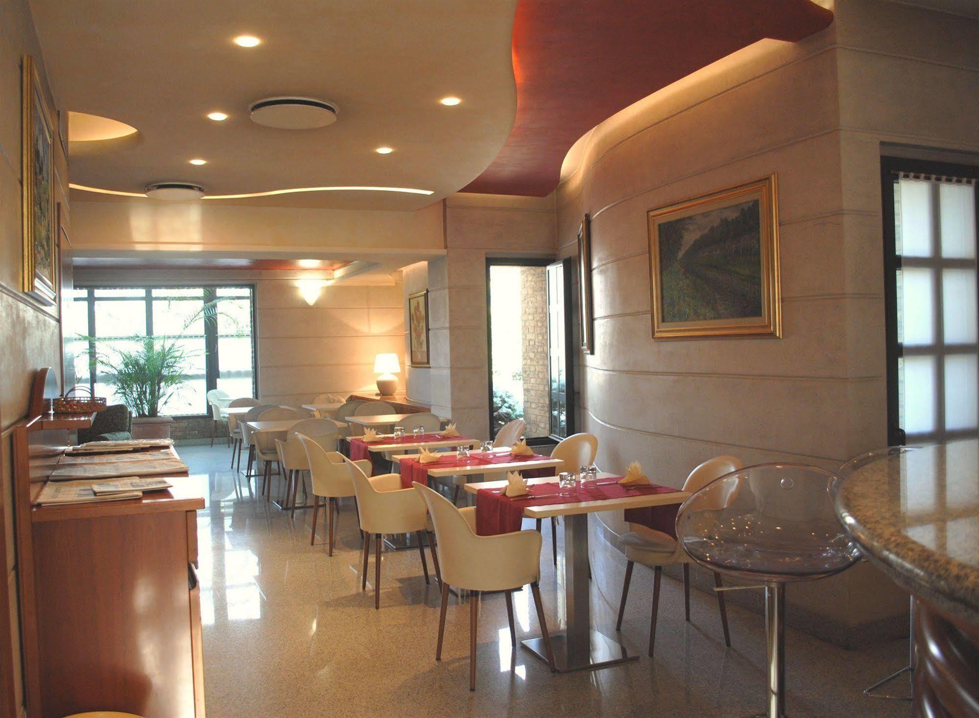 B&B Hotels Hotel Prestige Ornago Esterno foto